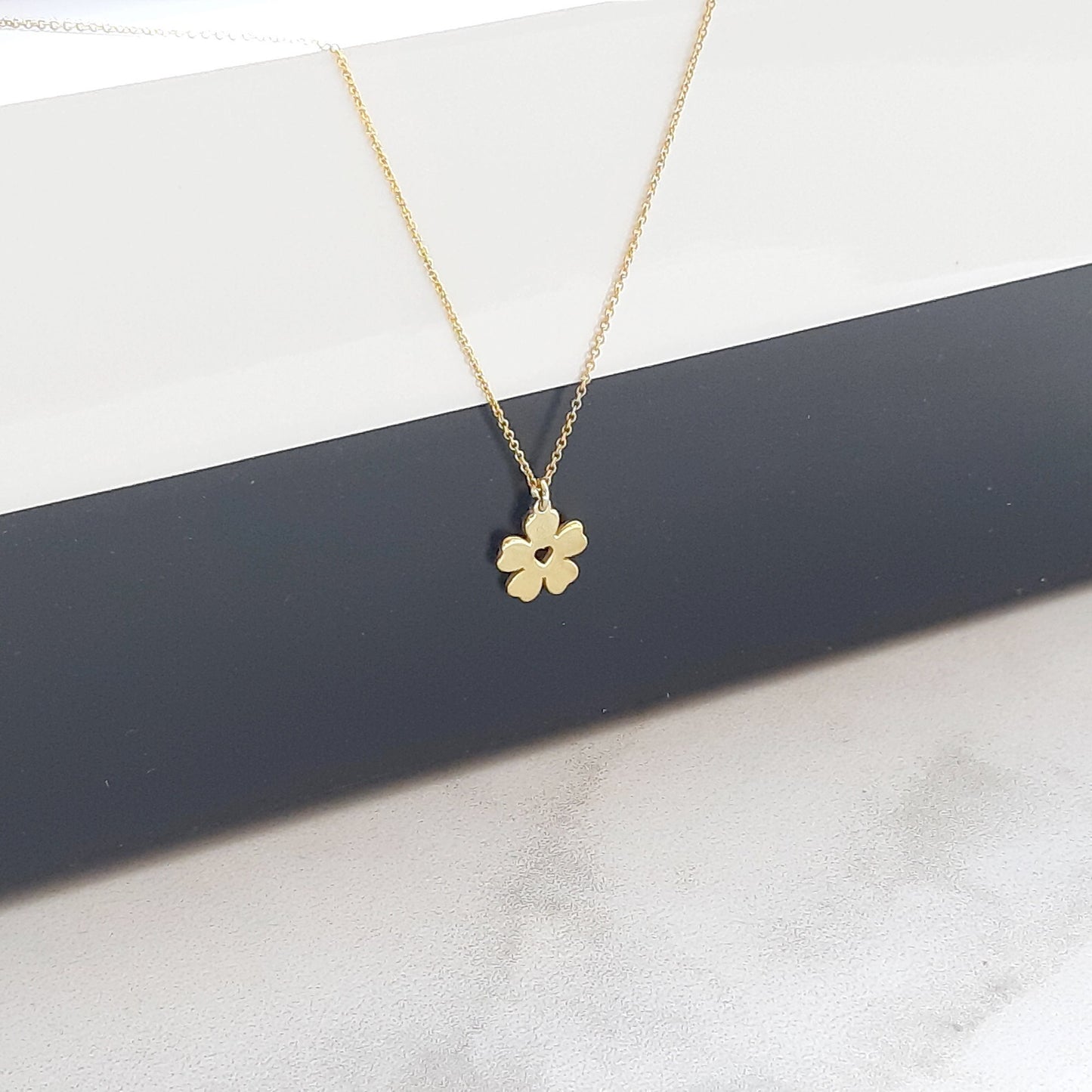 14K Yellow Gold Flower necklace, 14k solid gold chain, Dainty flower necklace, 14K Solid gold  flower Heart necklace, unique gift for her