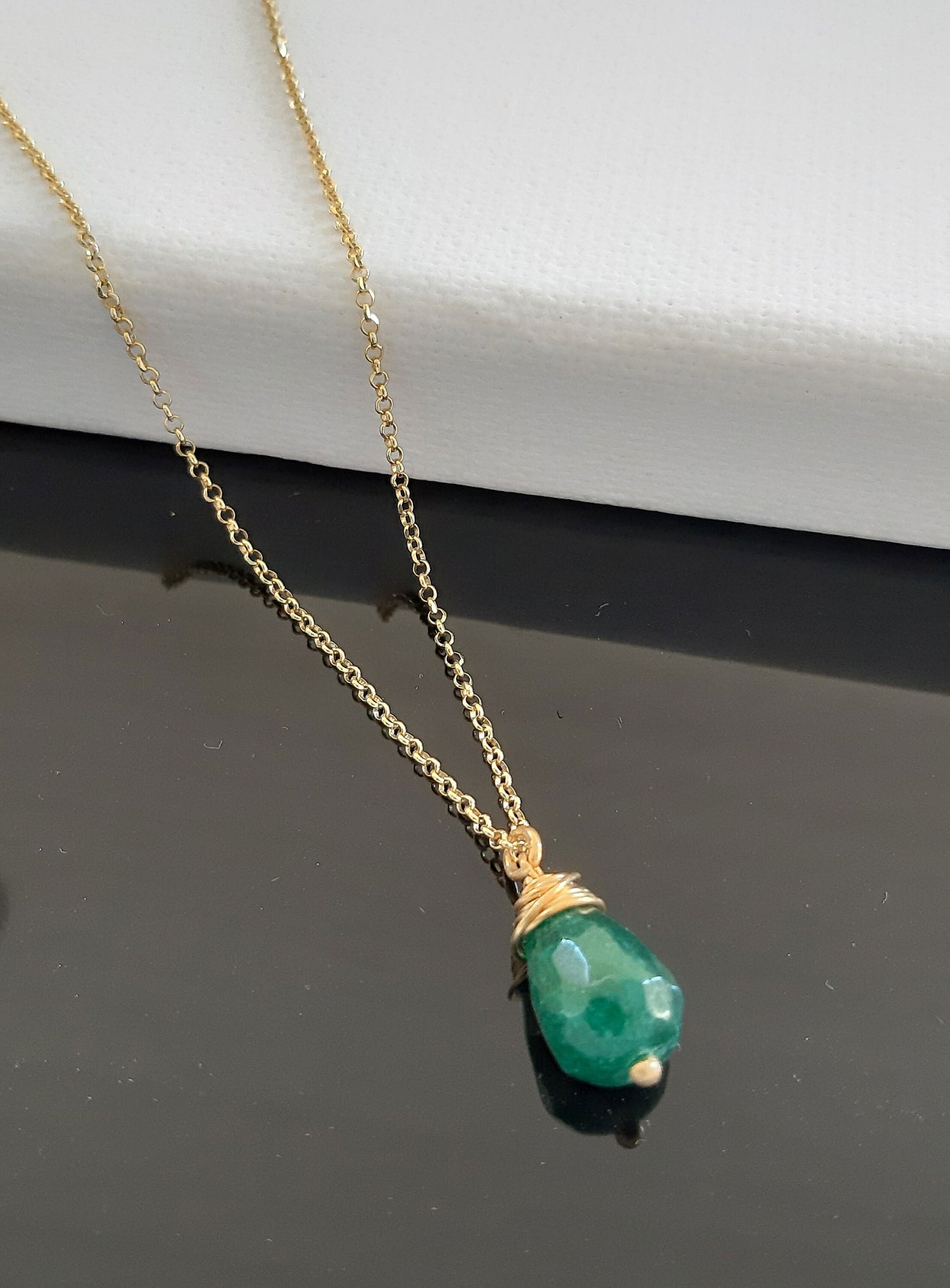 Forest Green Jade Necklace for Women, Solid gold Green Necklace Drop, Delicate Solid gold Chain, Jade Pendant, Jade Jewelry, Gift for her
