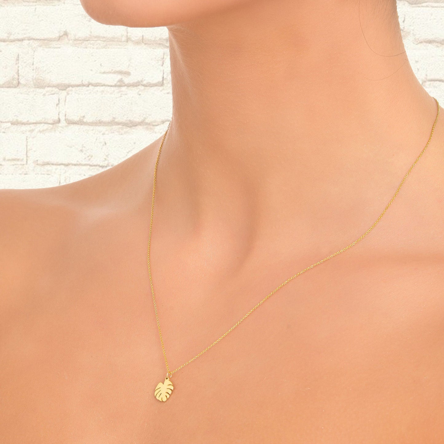 14k Tropical Leaf Necklace / Monstera Necklace / Monstera Leaf Necklace / Gold Layering Necklace / Nature Lover Gift / gift for her